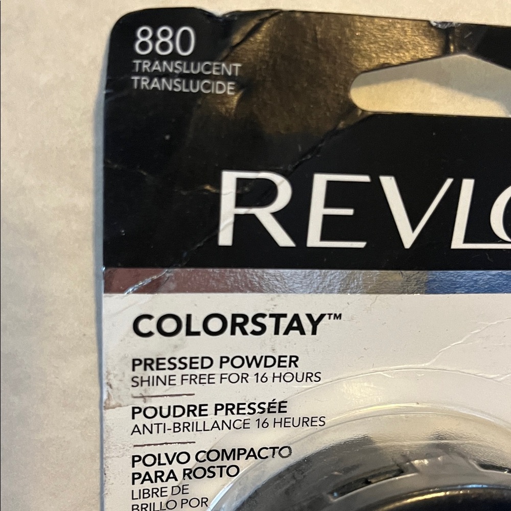 Revlon ColorStay Translucent (880) Pressed Powder, full coverage - Picture 2 of 5